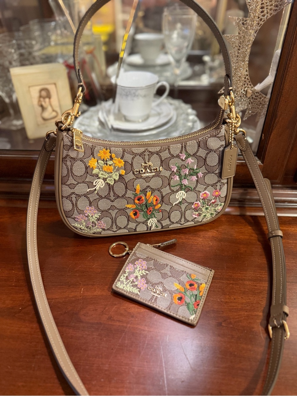 Teri Shoulder Bag In
Signature Jacquard With
Floral Embroidery with card case